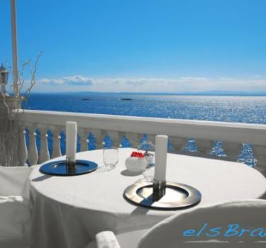 Four restaurants, four special cuisines, four magical places ... and a different bar