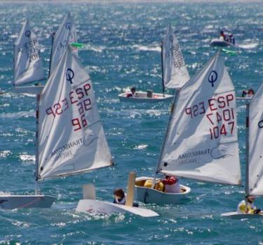 Roses ist der spanische Marktführer in der Organisation von Makro-nautischen Veranstaltungen im Jahr 2012.