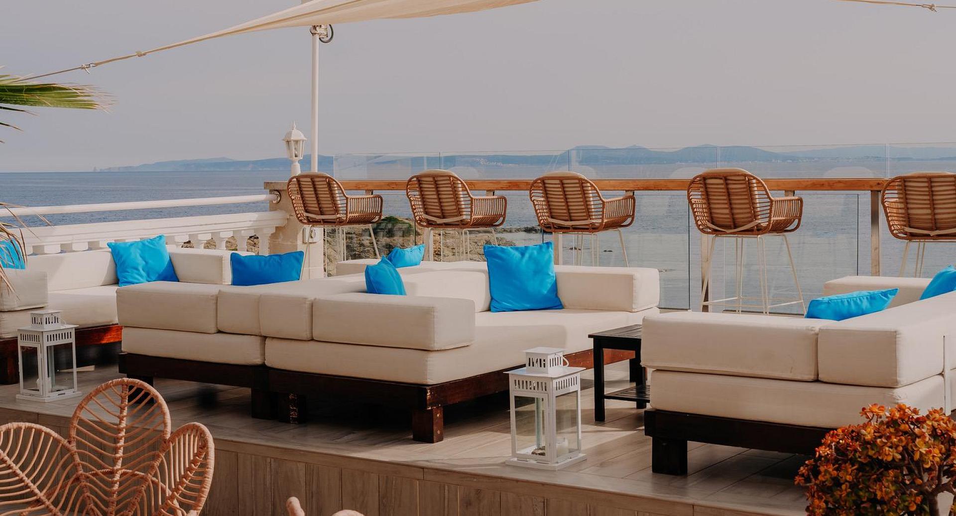 Hotel Vistabella Palmenterrasse und Aussicht