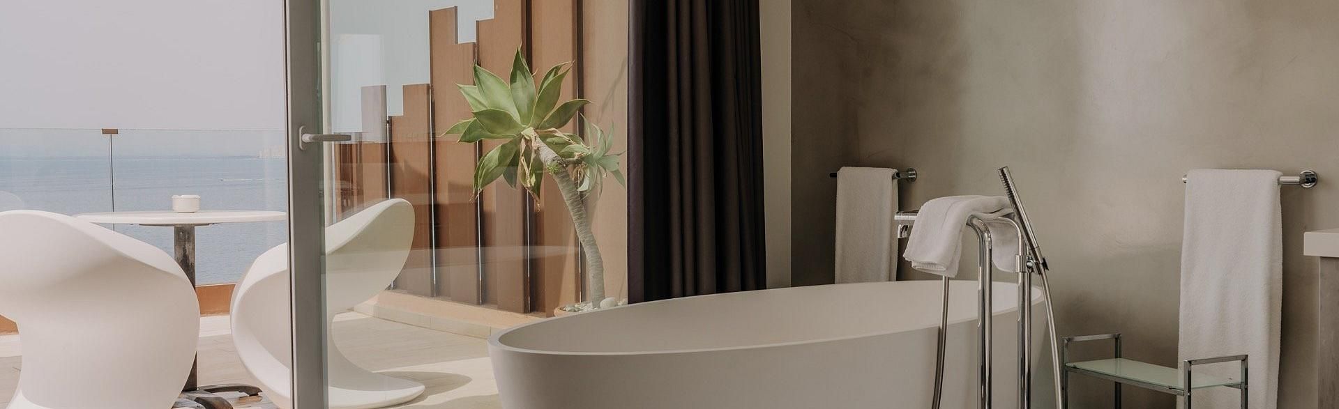 Luxus-Badewanne mit Meerblick