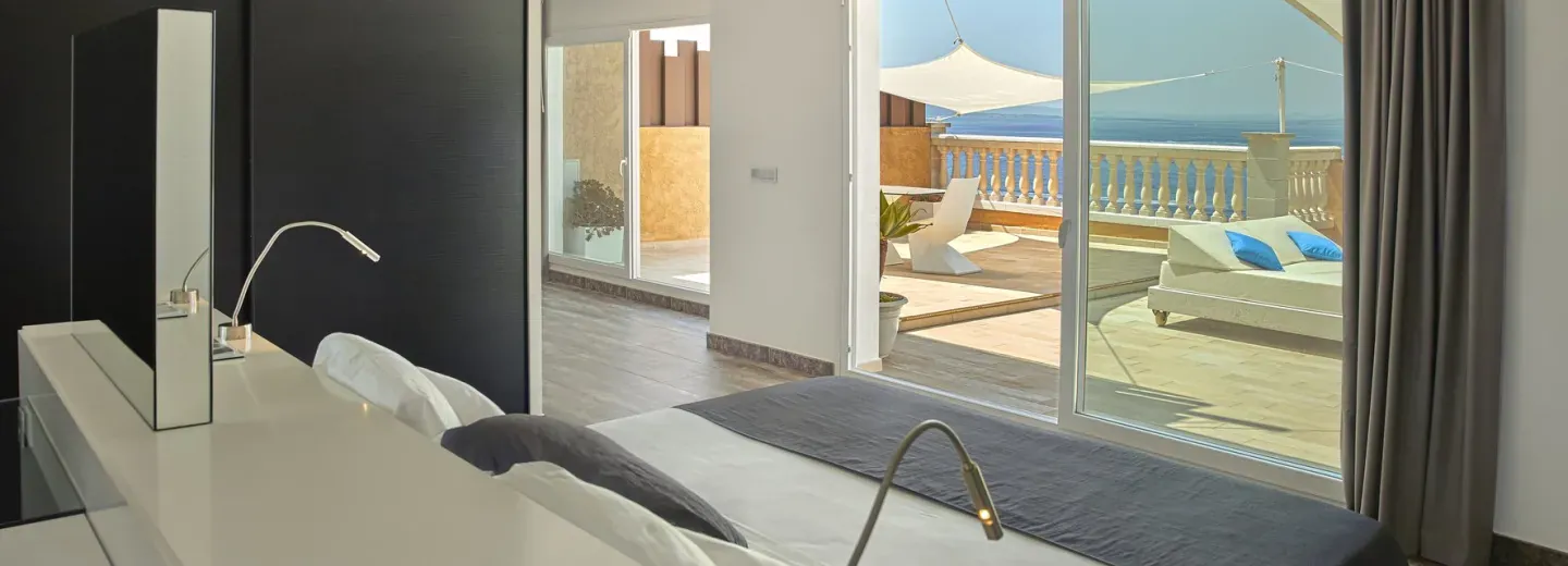 Suite Penthouse vista al mar amb banyera hidromassatge i terrassa de 120 m2