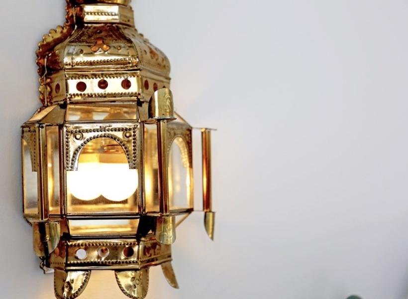 Detail der mediterranen Suite. Marokkanische Lampe