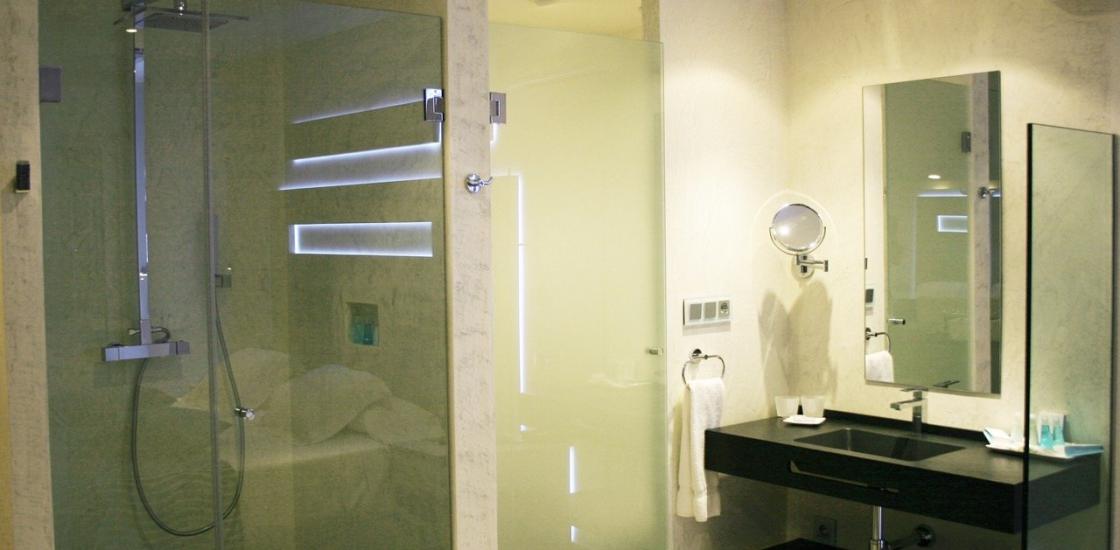 cuarto de baño habitación doble vista mar