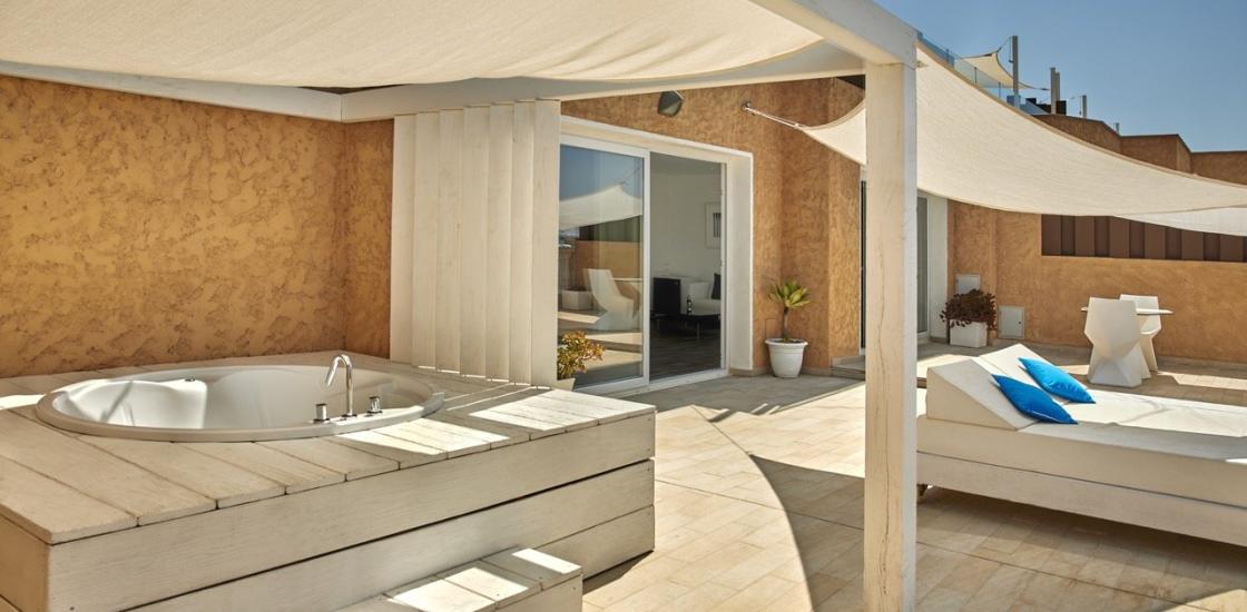 Sea view Penthouse Suite with outdoor hottub and 120sqm terrace
