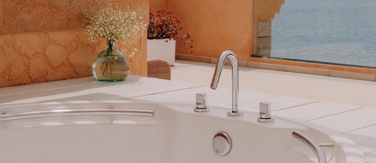 Hotel panoramic view and outdoor jacuzzi