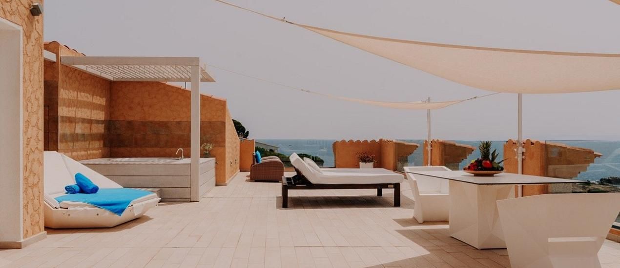 Penthouse Suite with panoramic view and jacuzzi