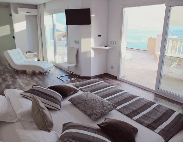 Sea view Penthouse Suite with outdoor hottub and 120sqm terrace