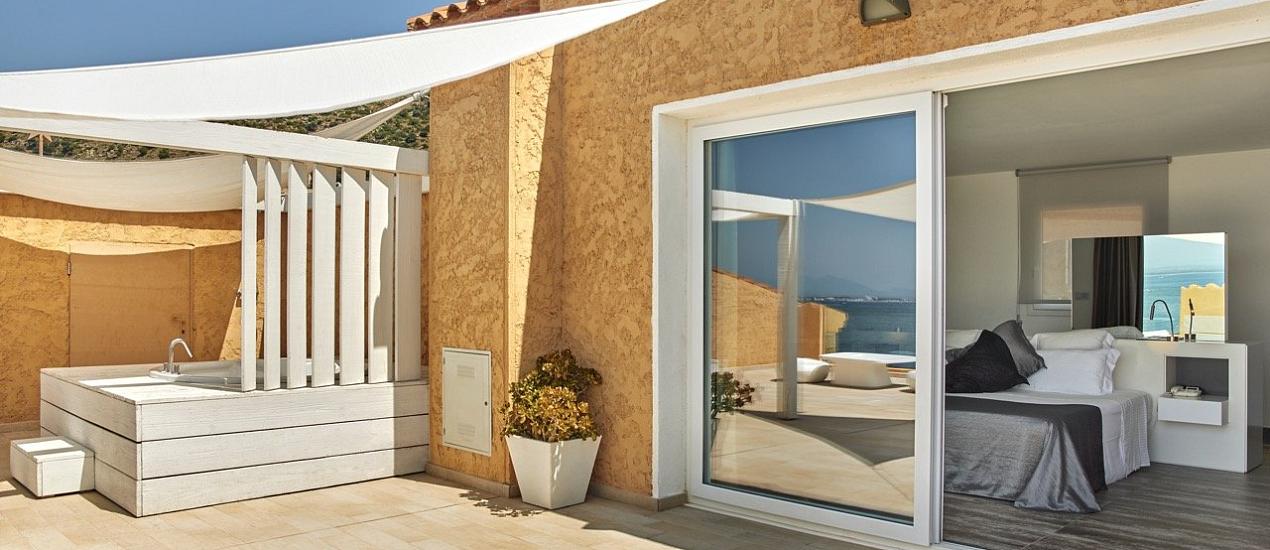 Sea view Penthouse Suite with outdoor hottub