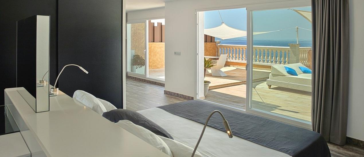 Sea view Penthouse Suite with outdoor hottub and 120sqm terrace