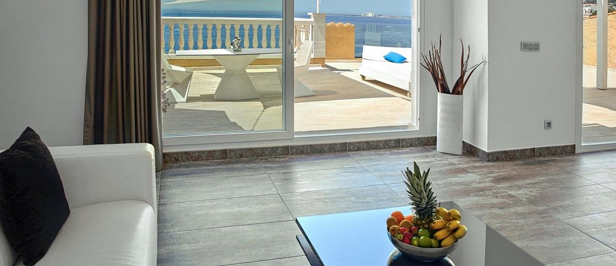 Sea view Penthouse Suite with outdoor hottub and 120sqm terrace