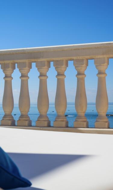 terrasse avec vue sur la mer depuis les suites du penthouse