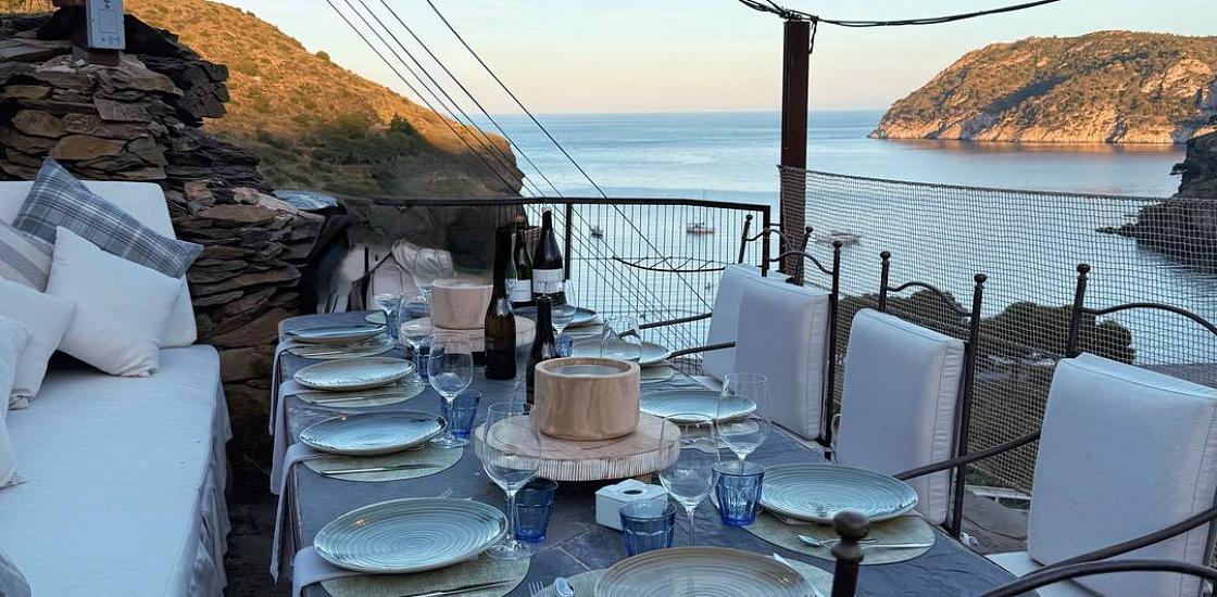 Excursión privada en barco al atardecer con experiencia gastronómica y baño nocturno