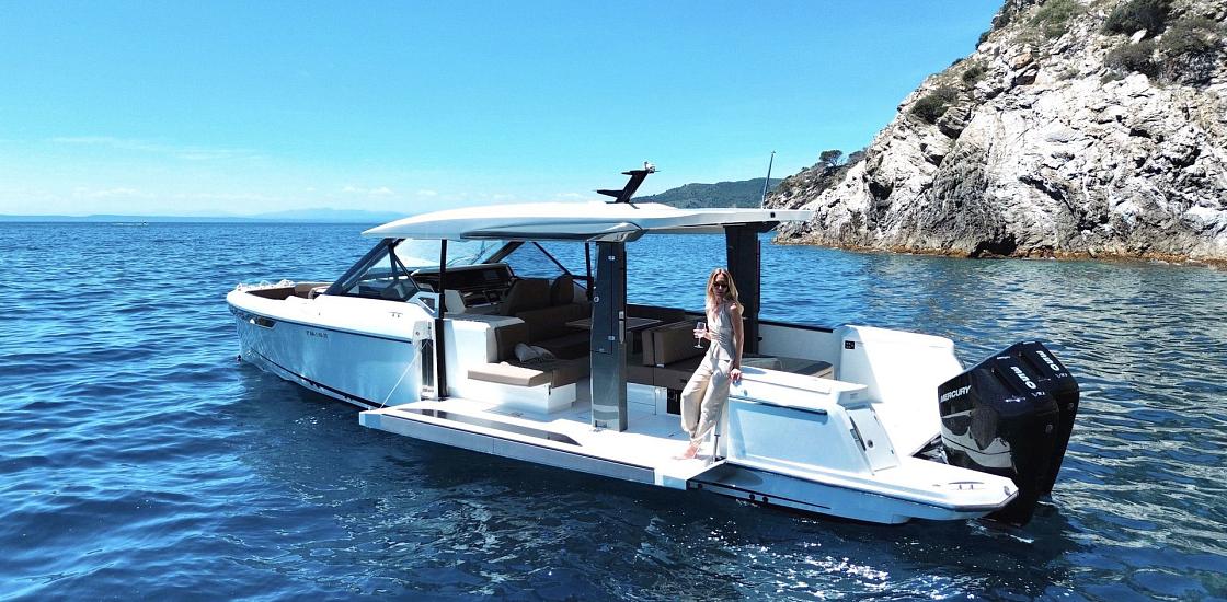 Excursión privada en barco al atardecer con experiencia gastronómica y baño nocturno