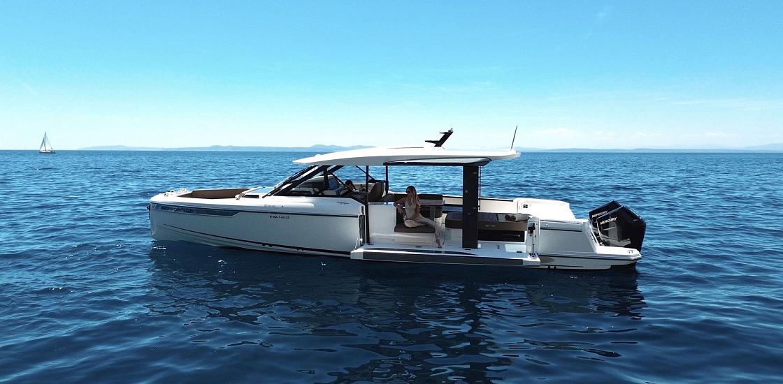 Excursión privada en barco al atardecer con experiencia gastronómica y baño nocturno