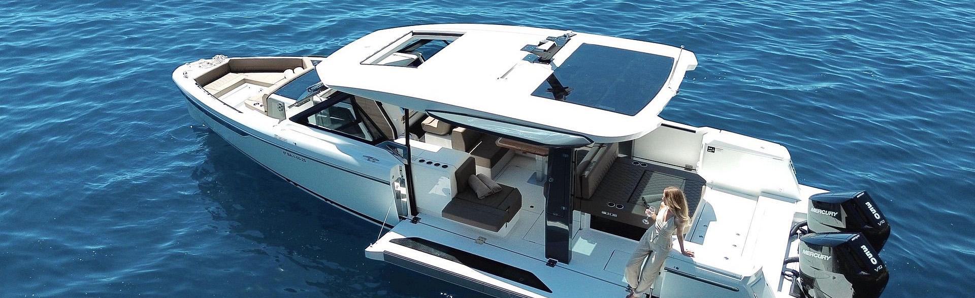 Excursión privada en barco al atardecer con experiencia gastronómica y baño nocturno