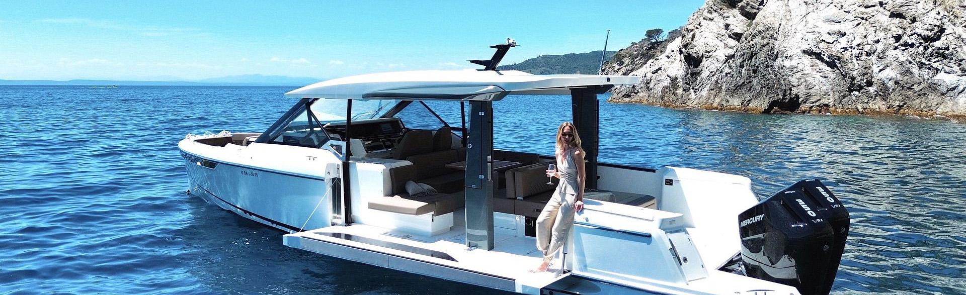 Excursión privada en barco al atardecer con experiencia gastronómica y baño nocturno